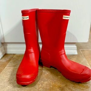 Hunter Women's Original Nebula Short Rain Boots. Matte red